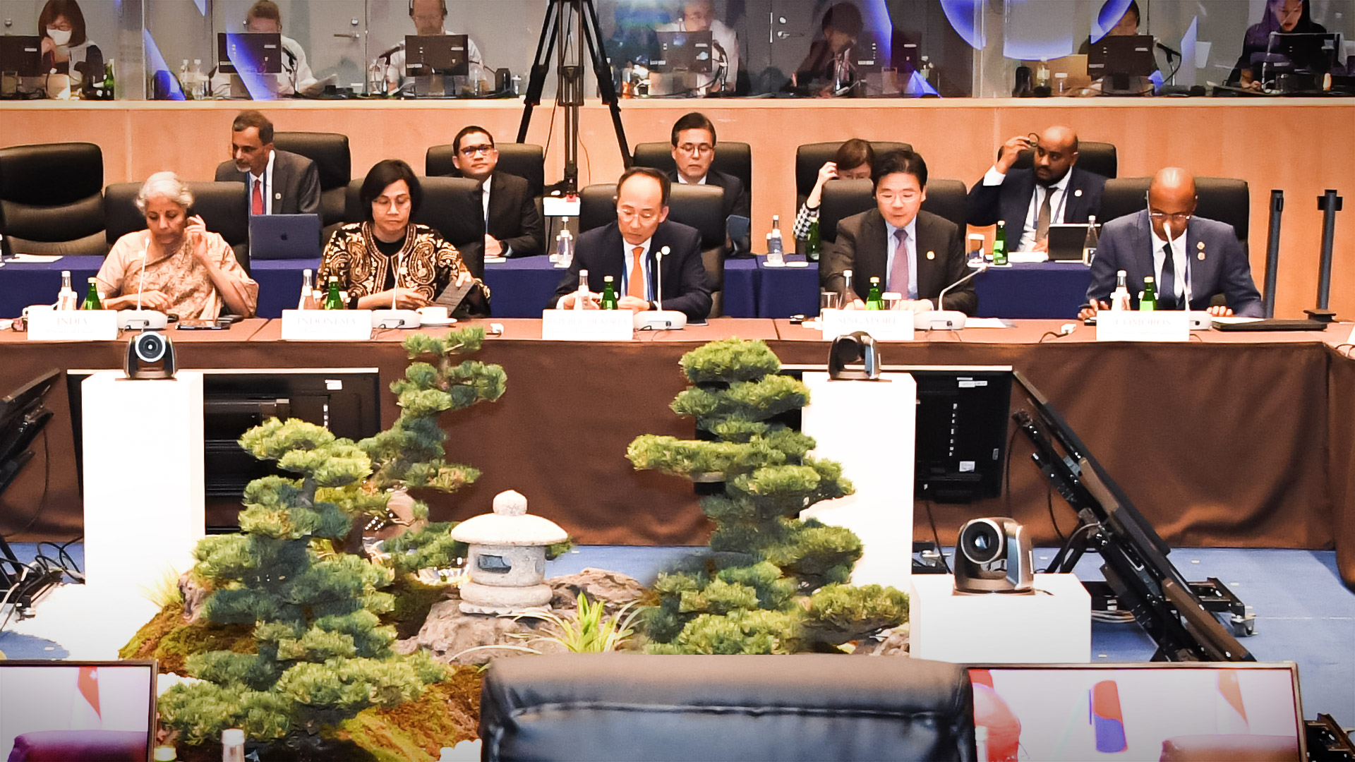 추경호 부총리 겸 기획재정부 장관은 5월 11일~13일, 일본 니가타에서 열리는 주요 7개국(G7) 재무장관·중앙은행총재 회의에 참석하여,  '개발도상국이 직면한 경제적 어려움 해결'과 '지속가능하고 포용적인 성장을 위한 글로벌 협력' 두 가지 세션에 대해 개도국의 빈곤 완화, 경제 성장 등을  지원하기 위한 정책 방안에 대해 제언했습니다.