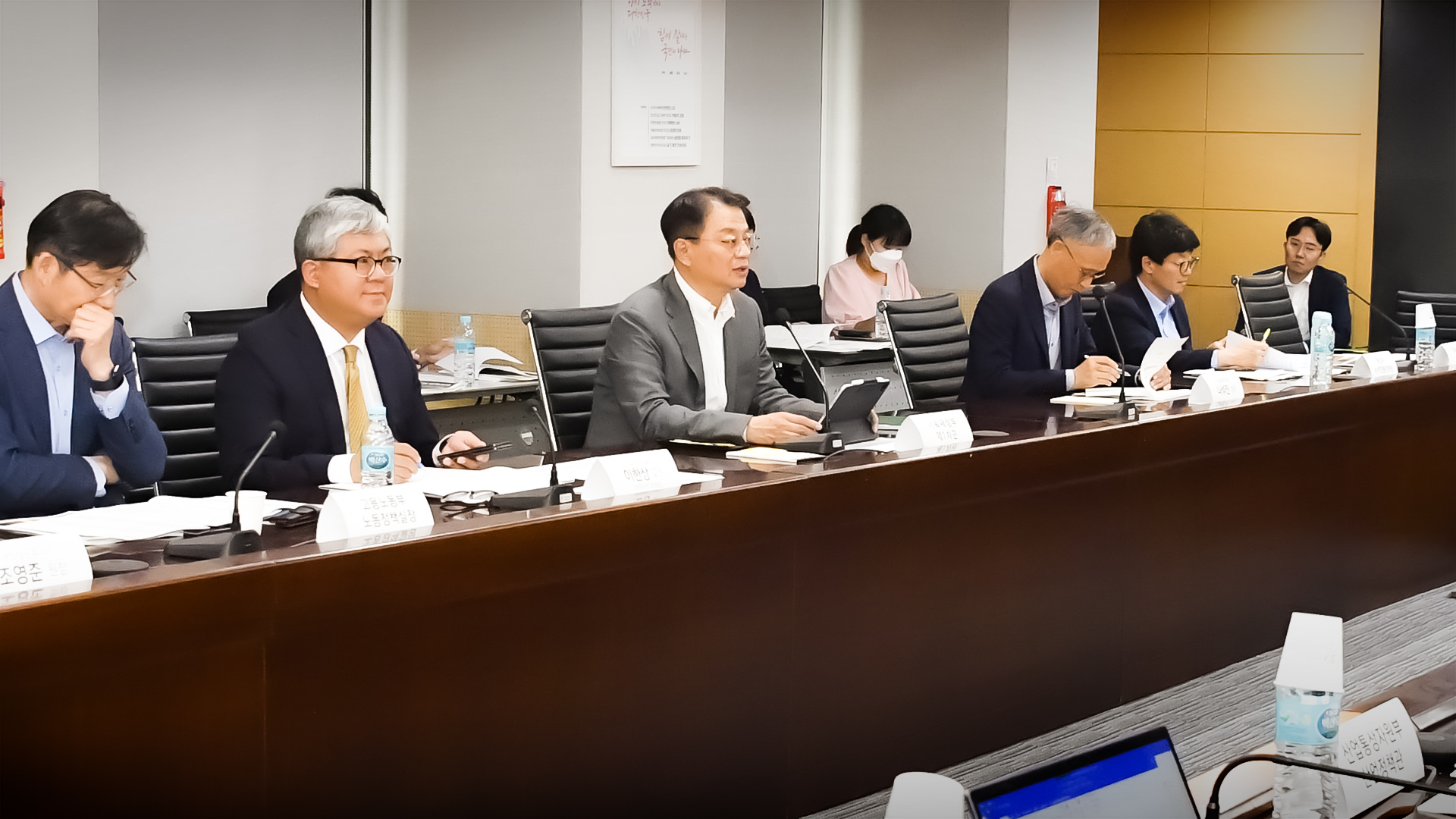 방기선 기획재정부 1차관은 5.24(수) 제2차 민관합동 환경‧사회‧지배구조(ESG) 정책 협의회를 주재하여  공급망 실사 대응을 위한 기업 지원방안,  환경‧사회‧지배구조(ESG) 평가시장의 투명성･신뢰성 제고 방안 등을 논의하였습니다. 