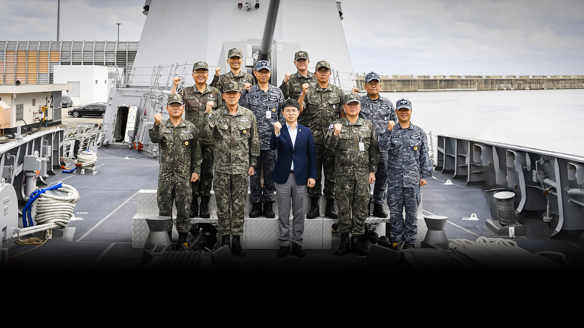김완섭 기획재정부 제2차관은 9.21(목) 해군 제1함대를 방문하여 2024년 예산안의 4대 투자중점 중  ‘국가의 본질기능 수행을 뒷받침’ 분야의 재정투자 현황을 점검하고, 추석을 앞두고 국가･국민의 안전을 위해 헌신하는 장병들을 격려하였습니다.